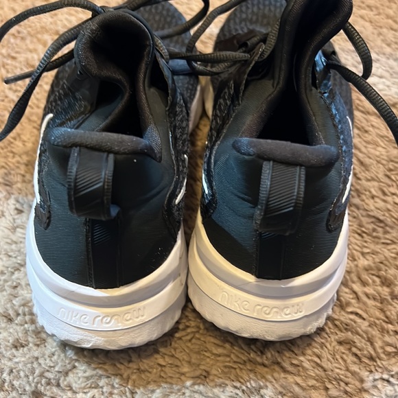 Size 8 womens Nikes - Picture 4 of 6